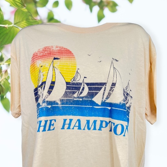 GRAPHIC Crop Tee - Picture 2 of 5